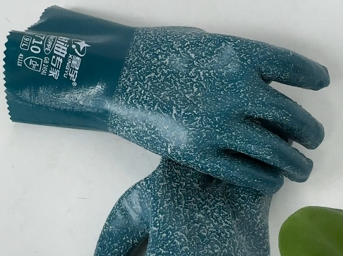 一招辨别耐油劳保手套的优劣，采购不再只看价格！